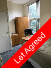 Upstairs middle bedroom