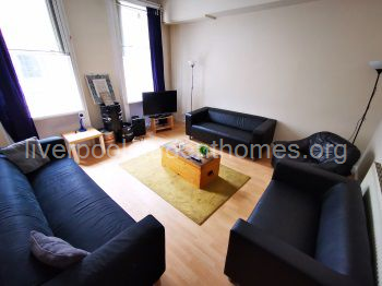 spacious living room with seating for 8+, 900MB internet, TV & licence