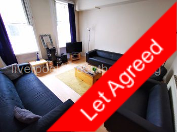 spacious living room with seating for 8+, 900MB internet, TV & licence