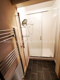 2 seperate showerooms, 2 seperate wcs, 1 bathroom & 1 wc